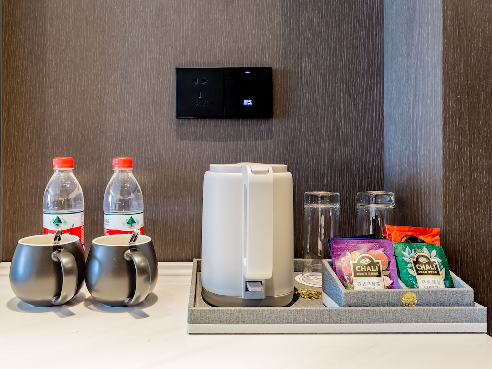 Superior Suite, 1 King Bed, Non Smoking photo 3