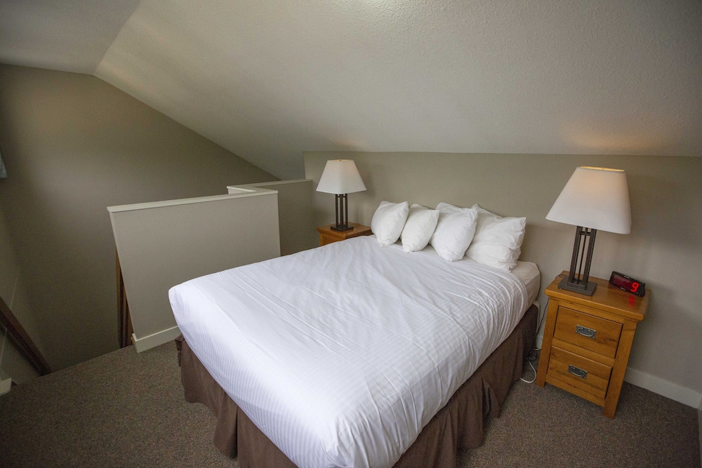 Loft, 2 Bedrooms, 2 Bathrooms photo 2