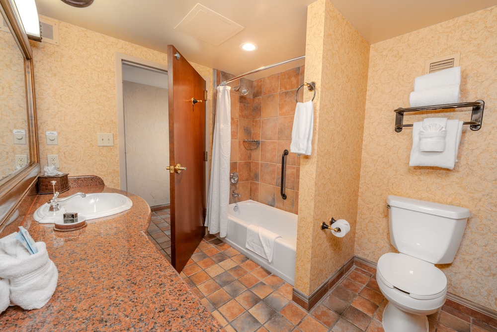 Traditional Suite, 2 Queen Beds - Photo 4