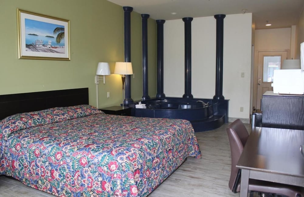 Studio Suite, 1 King Bed, Hot Tub photo 2