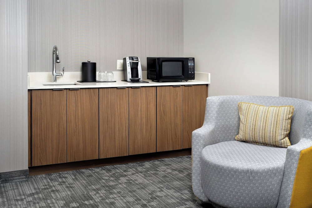 Suite, 1 Bedroom - Photo 5