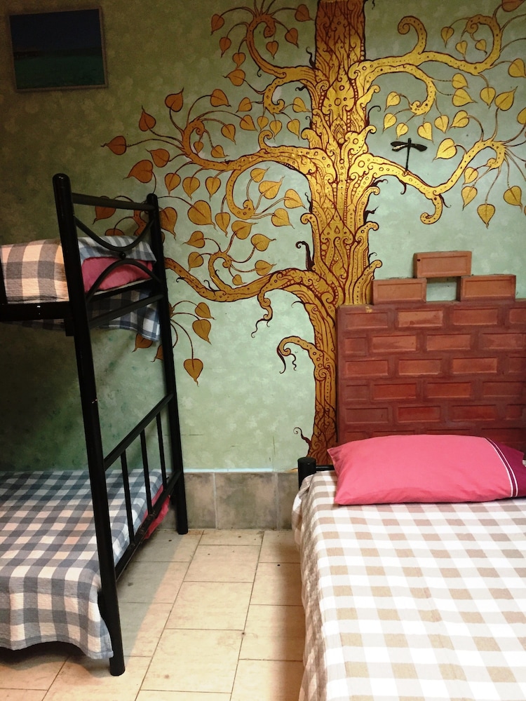 Dorm Bed, Shared Bathroom photo 1