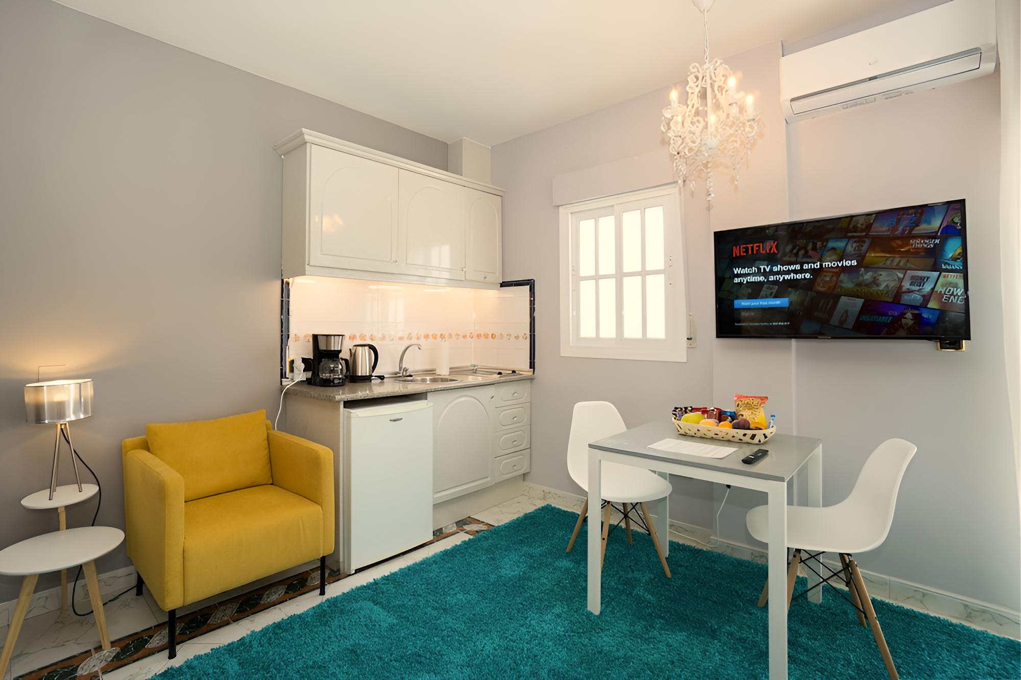 Panoramic Studio, Balcony, City View photo 1