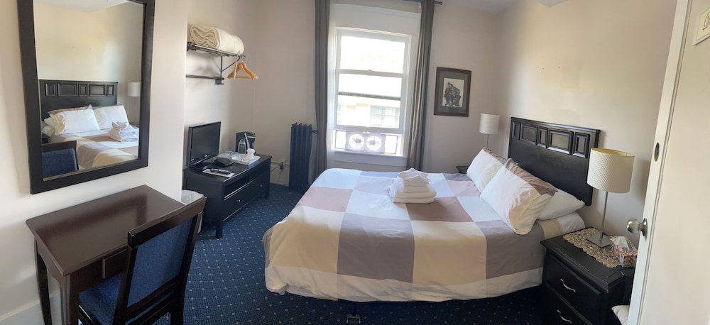 Economy Room, Shared Bathroom