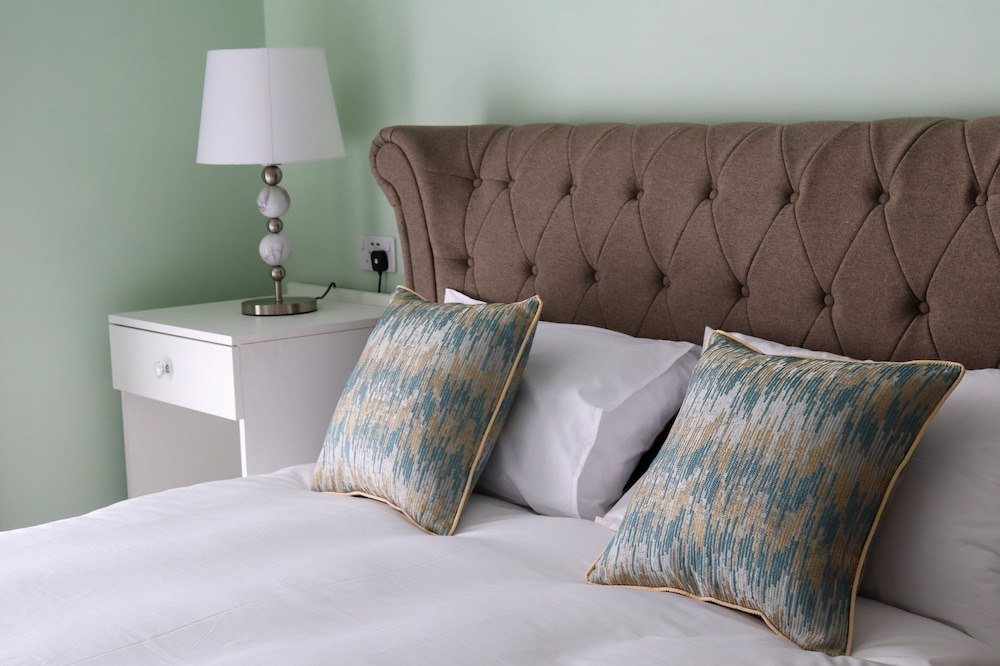 Deluxe Room, Accessible, Pool View