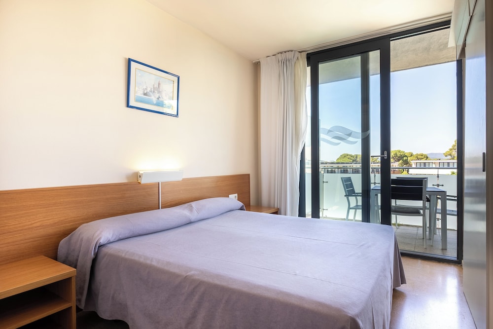 Apartamento, 2 habitaciones, balcón, vista a la piscina
