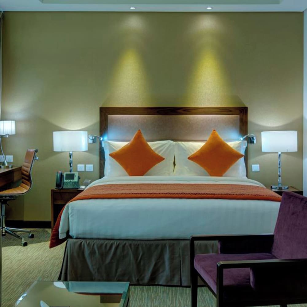 Junior Suite, 1 King Bed, City View