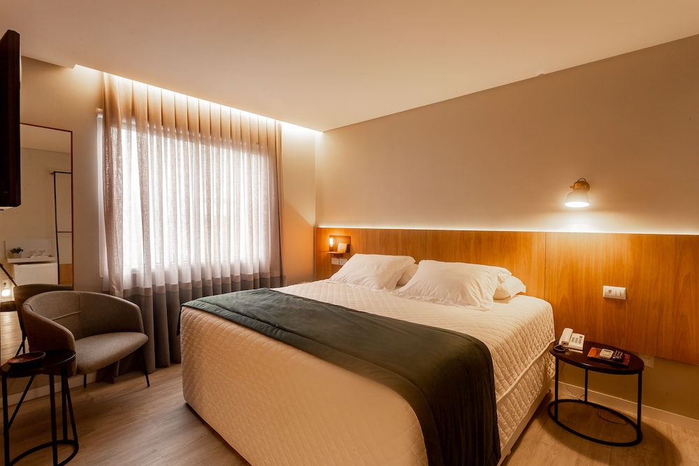 Superior Double Room, 1 King Bed, Hot Tub photo 3