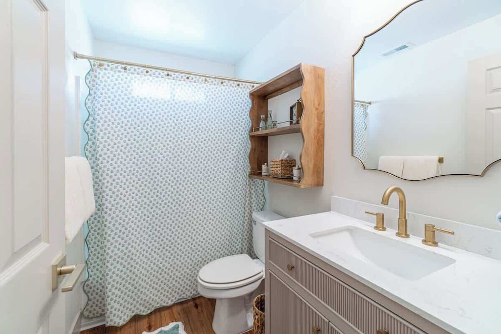 House, Multiple Beds, Patio, Garden View (The Deco Retreat - UNR - Pet Friendly) photo 3