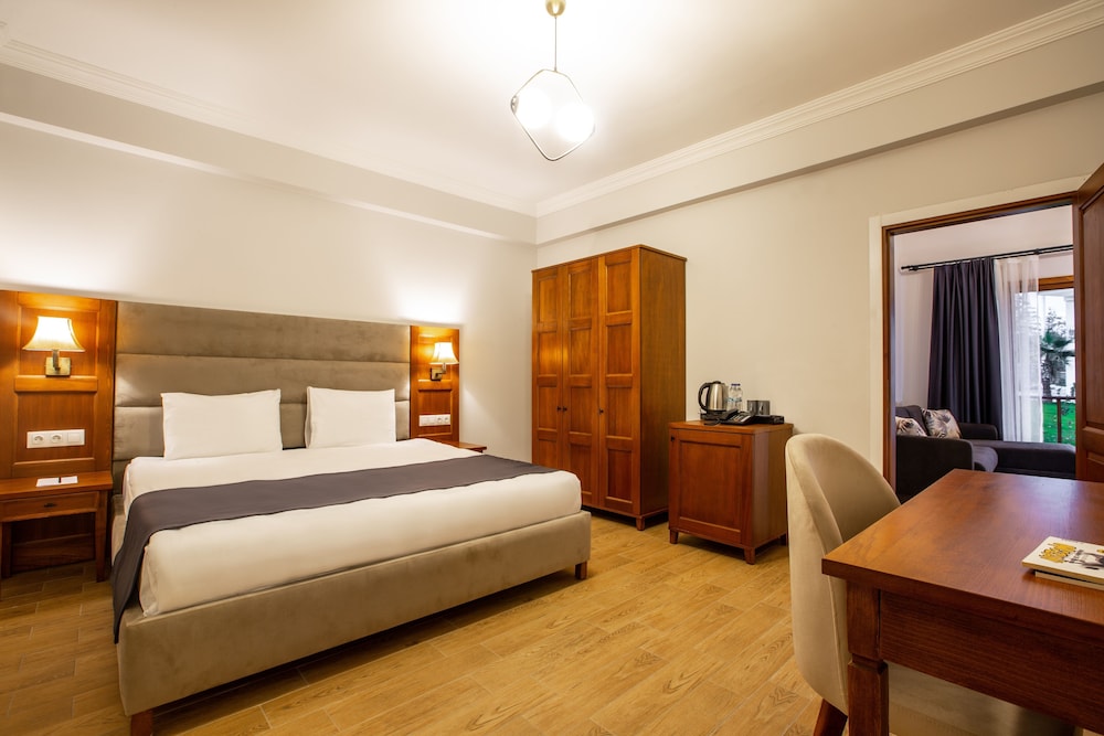 Family Bungalow, 1 Queen Bed with Sofa bed photo 2