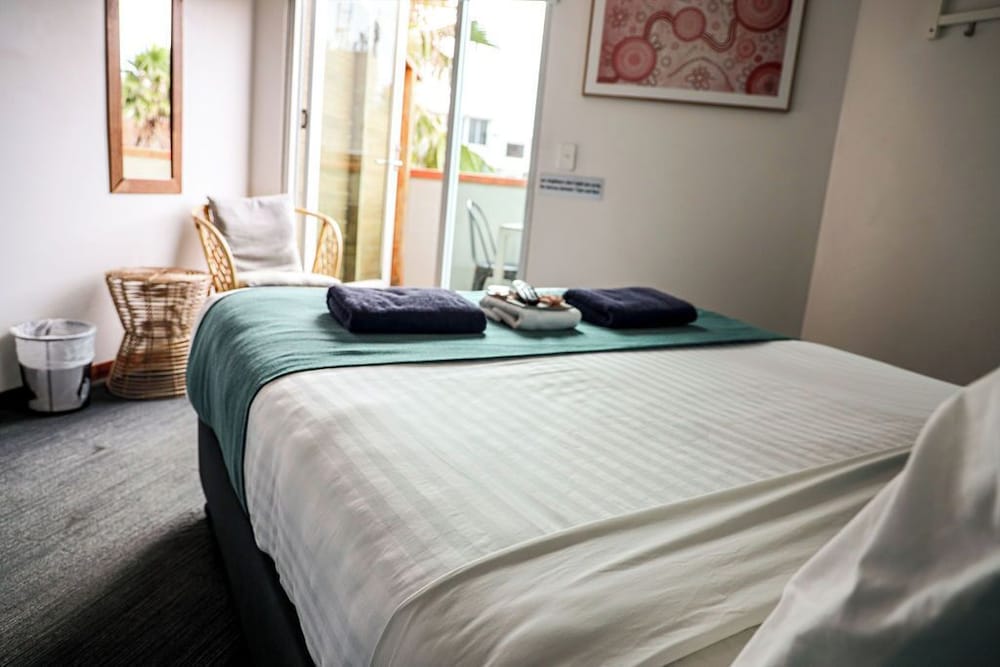 Private Queen Ensuite - Balcony - Photo 2