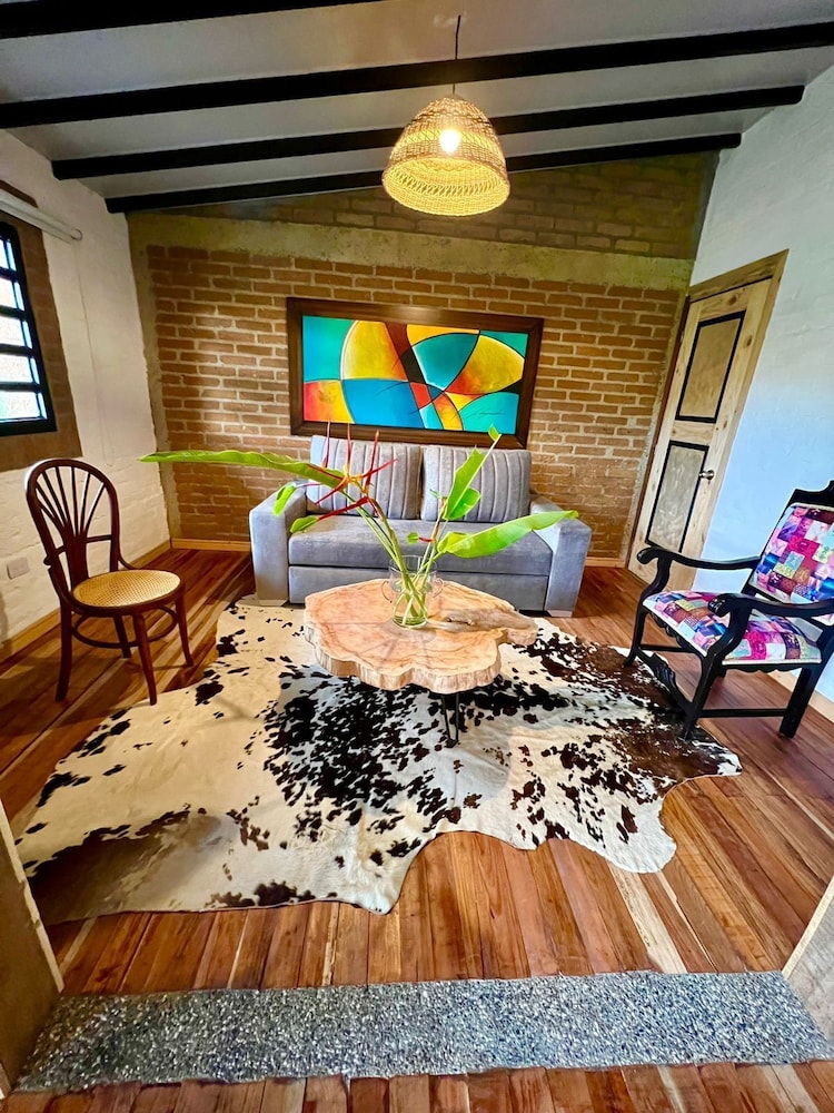 Gallery Room photo 2