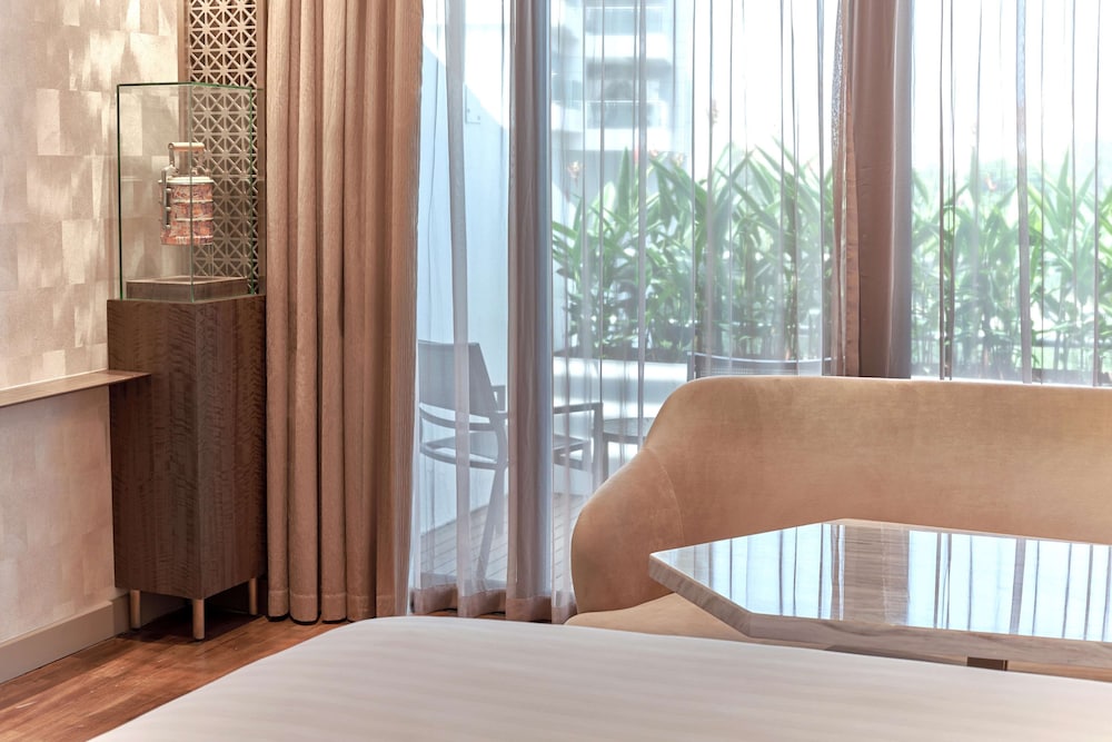 PARKROYAL Club Premier Room