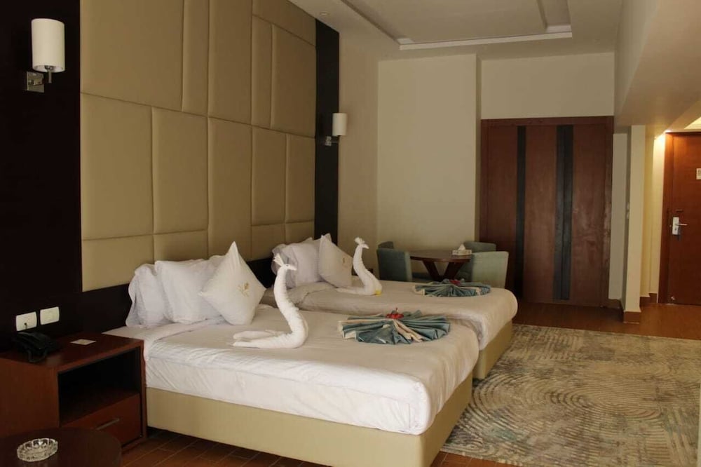 Double or Twin Room (Side Sea View and Garden View)