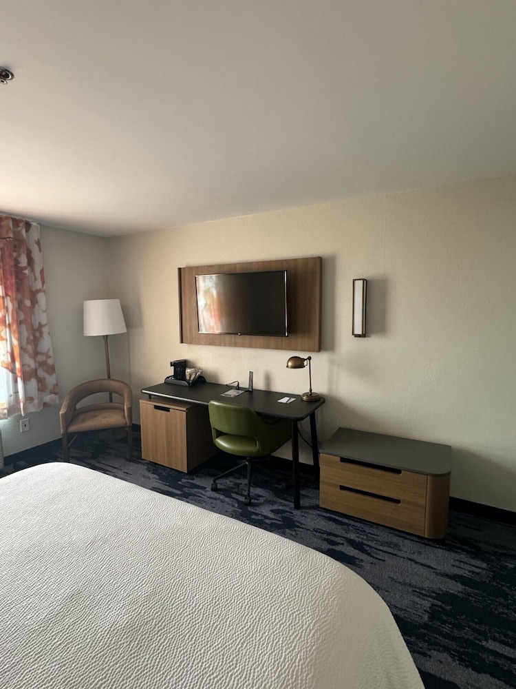 Room, 1 King Bed - Photo 2