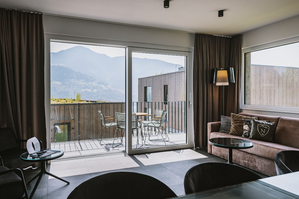 2-Bedroom Suite with Sauna - Photo 4