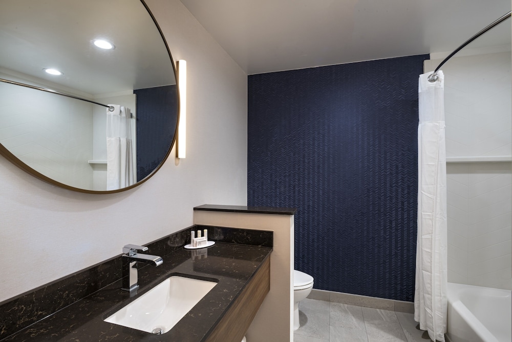 Room, 2 Queen Beds (Mobility Accessible, Tub) - Photo 4