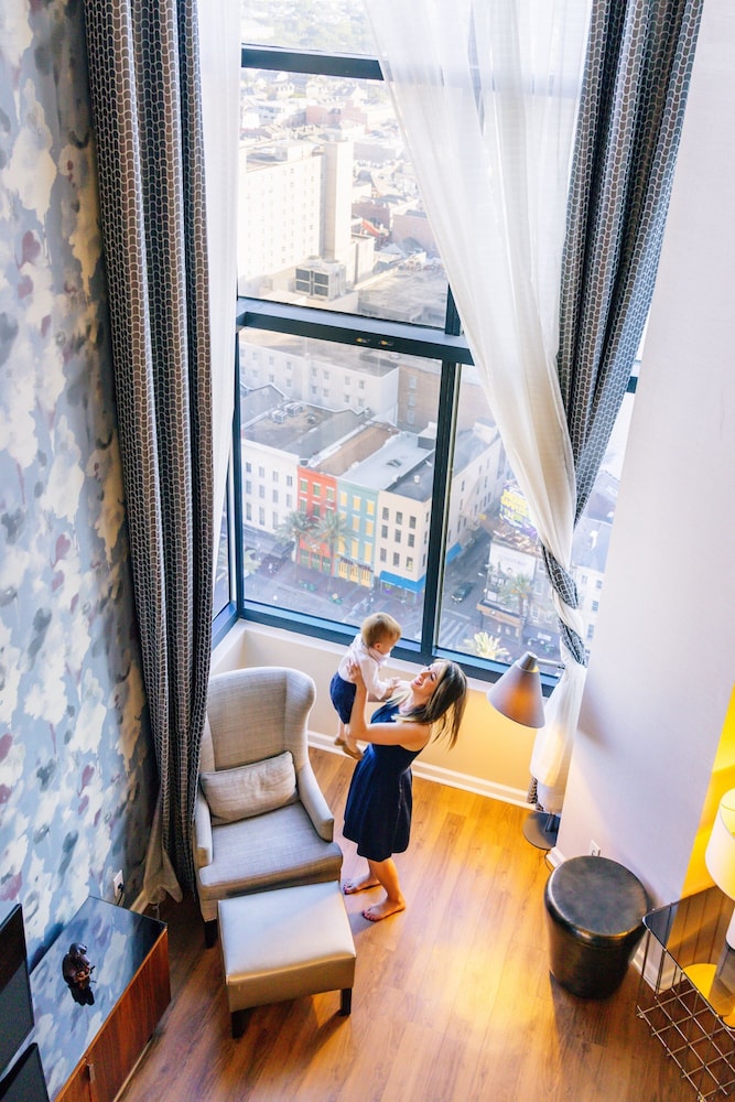 Suite, 2 Bedrooms, City View (Corner) - Photo 5