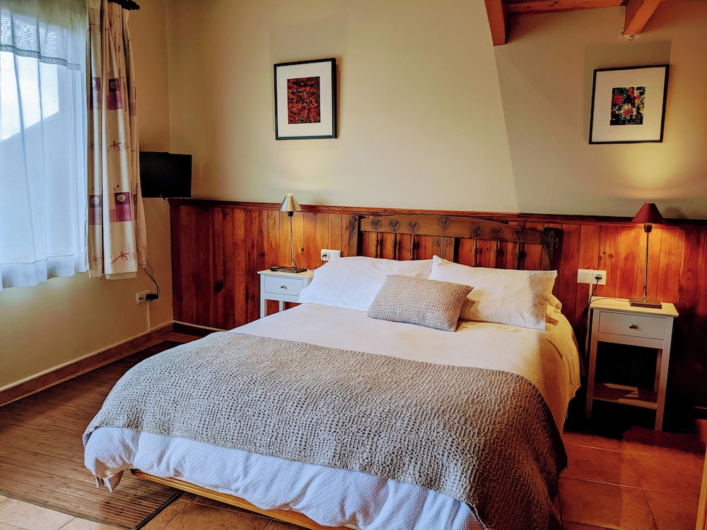 Panoramic Double Room, Pool Access, Valley View