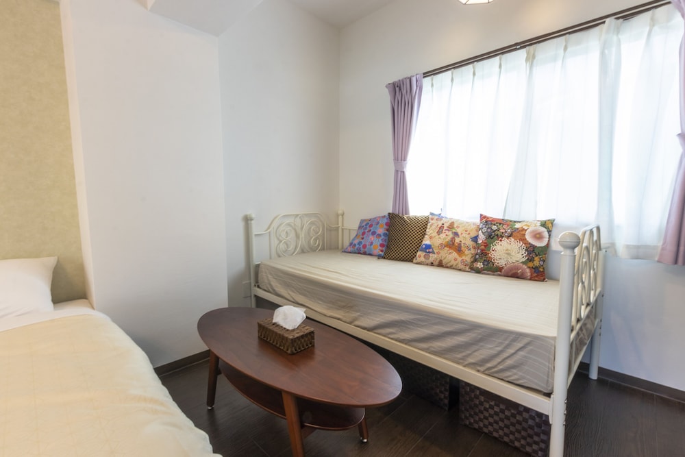 Twin Room - Photo 2