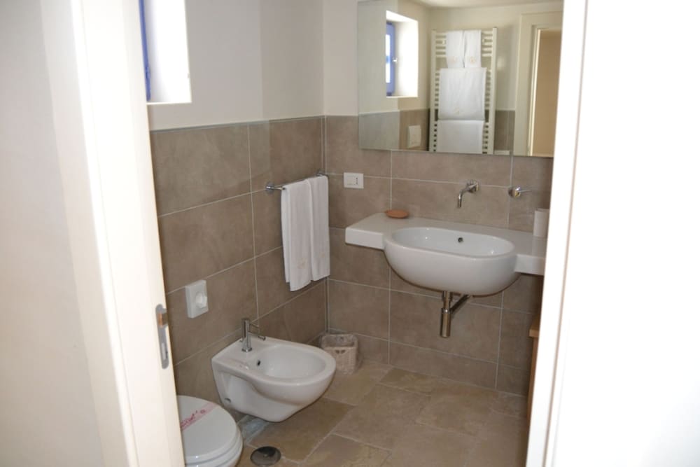 Standard Triple Room - Photo 5