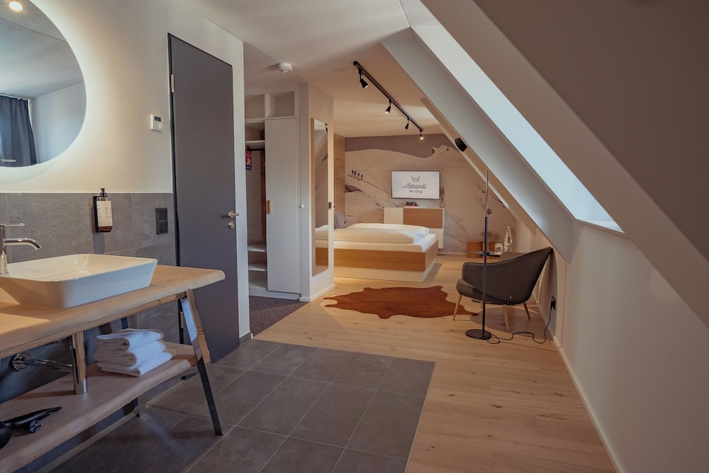 Basic Double Room photo 3
