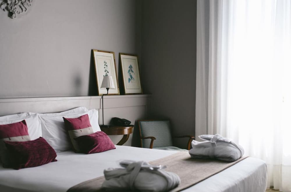 Double or Twin Room, Balcony, City View (Provenza) thumbnail 6