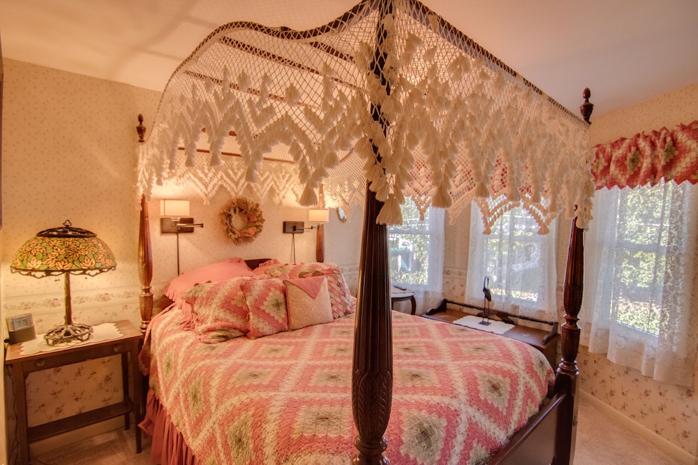 Traditional Room, 1 Queen Bed