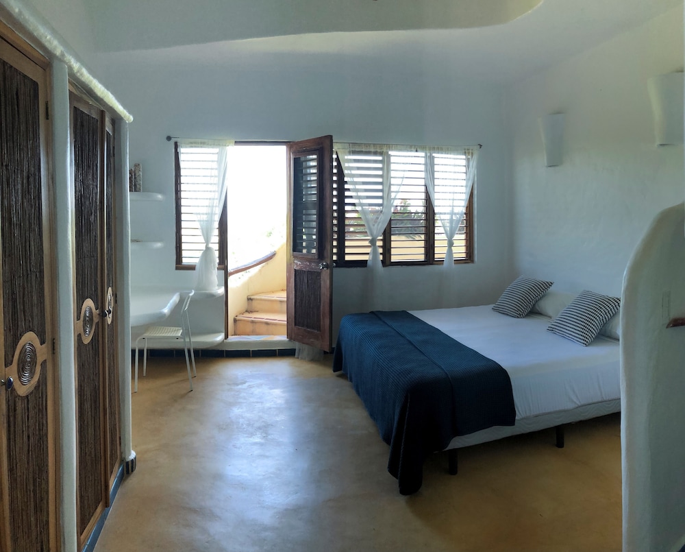 Junior Room, 1 King Bed, Non Smoking photo 1