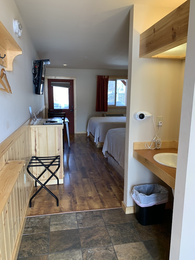 Suite, 2 Queen Beds, Accessible, River View photo 3