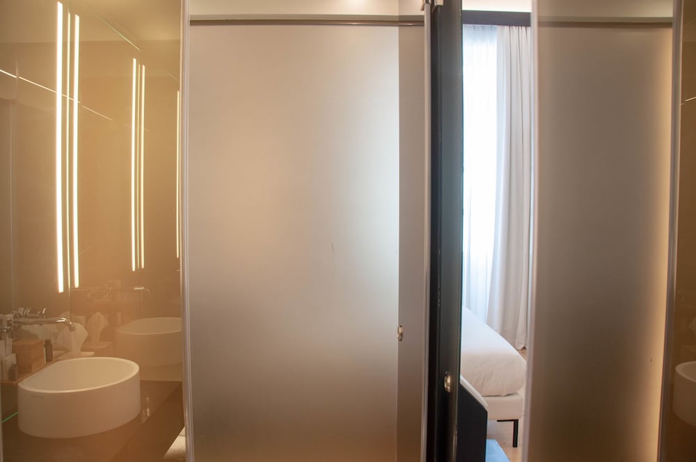 Standard Double or Twin Room (Single Use) photo 2