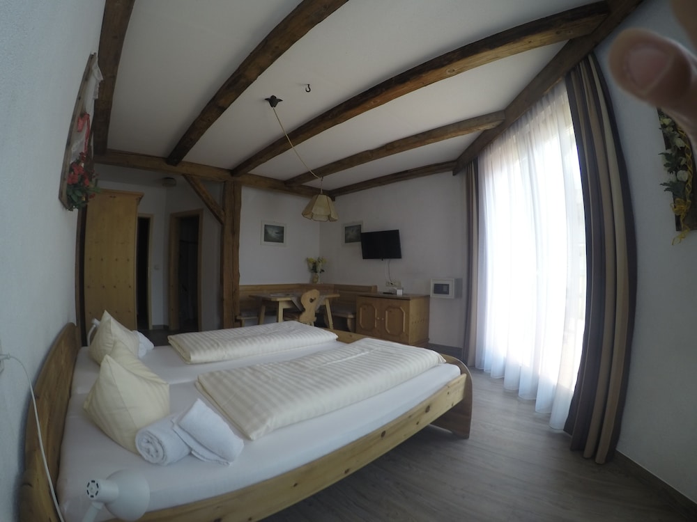 Double Room, Multiple View