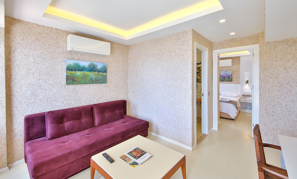 Family Room, Balcony, Sea View photo 2