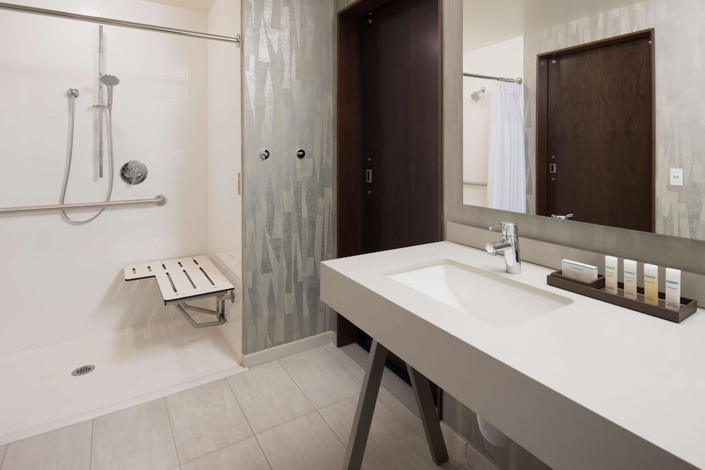 Suite, 2 Queen Beds, Accessible (Mobility & Hearing, Roll-In Shower) thumbnail 6