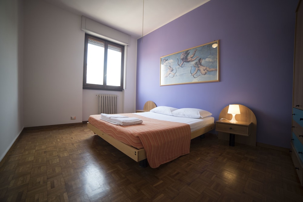 Double Room, 1 Queen Bed, Shared Bathroom