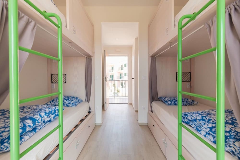 Bed in a 12-mix dorm Ensuite w/ Ocean View