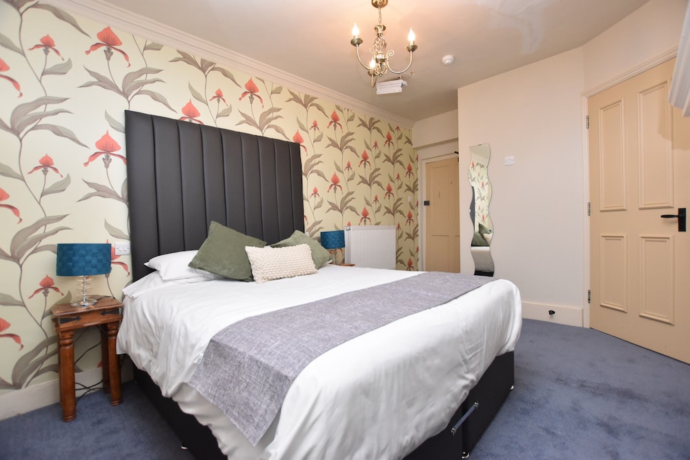 Classic Double Room, Ensuite photo 2