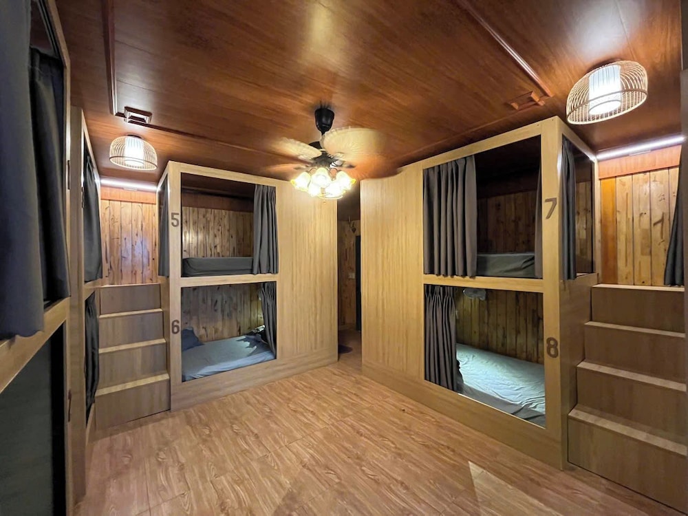 Deluxe Shared Dormitory, Mixed Dorm, Ensuite, Pool View photo 1