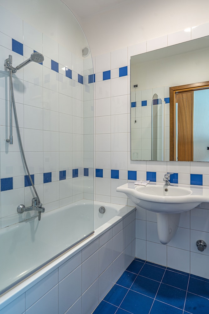 Standard Double or Twin Room, Balcony - Photo 5