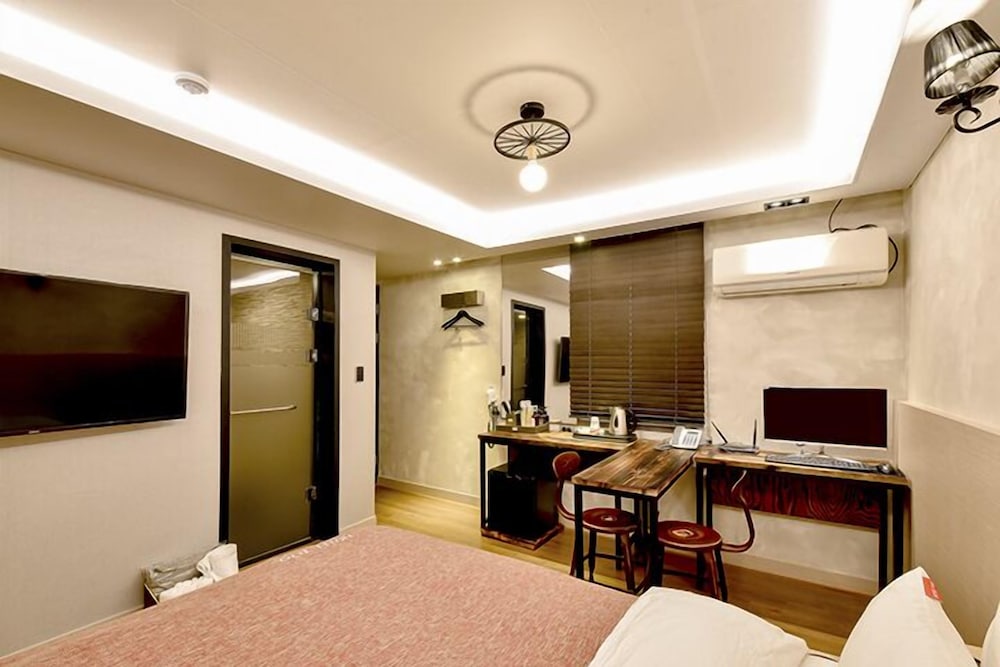 Standard Room (Netflix - Use personal account) photo 3