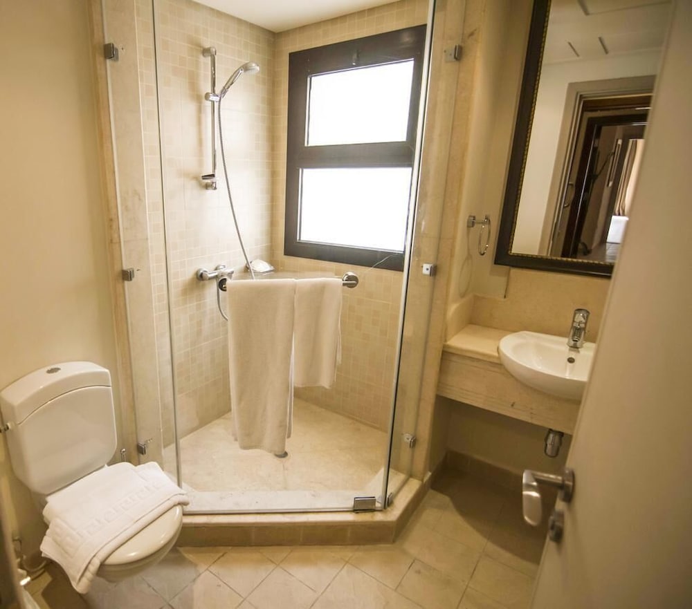Superior Suite, 3 Bedrooms, Pool View - Photo 5