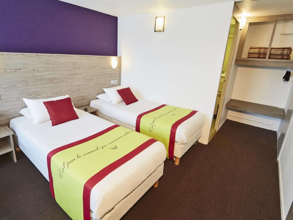 Standard Room, 2 Twin Beds - Photo 11