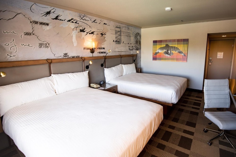 Premium Room, 2 Queen Beds, Courtyard View - Photo 2
