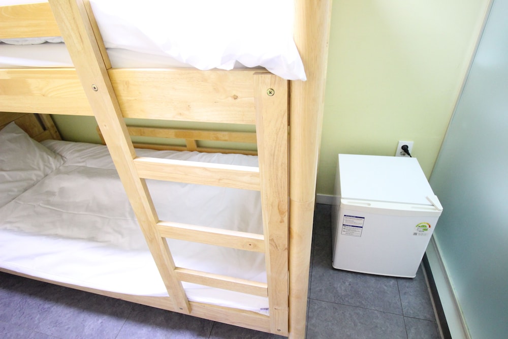 Economy Twin Room, No Windows - Photo 17