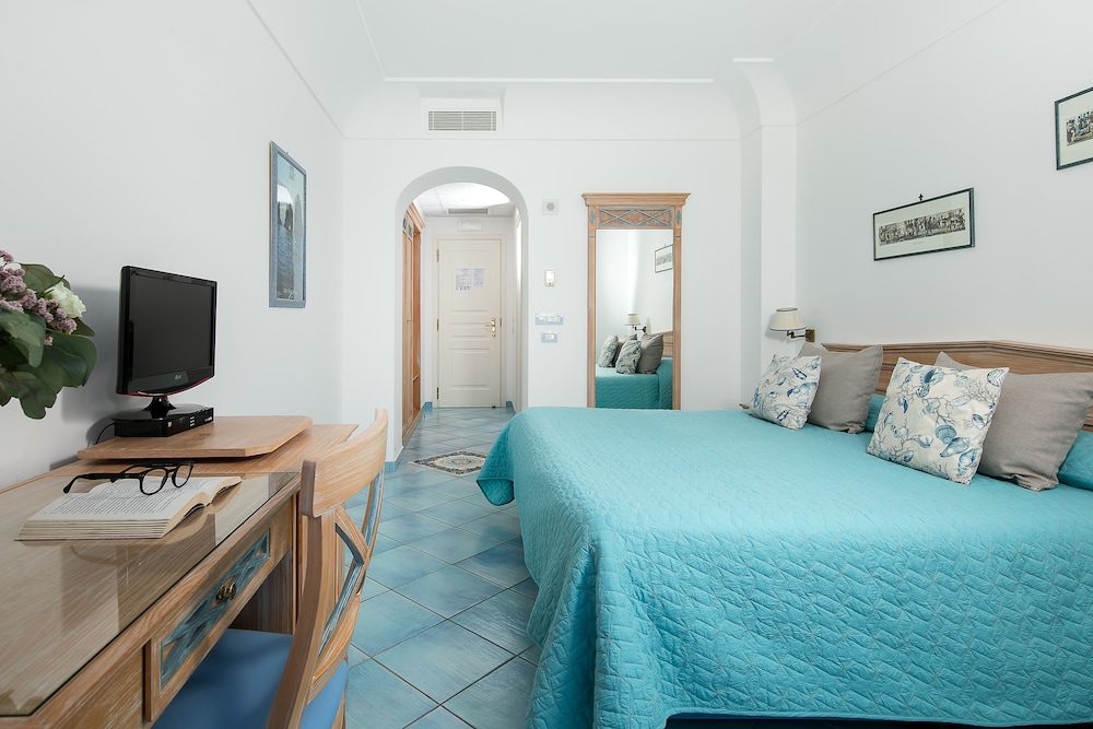 Junior Suite or Family Room with Terrace Garden View and Solarium