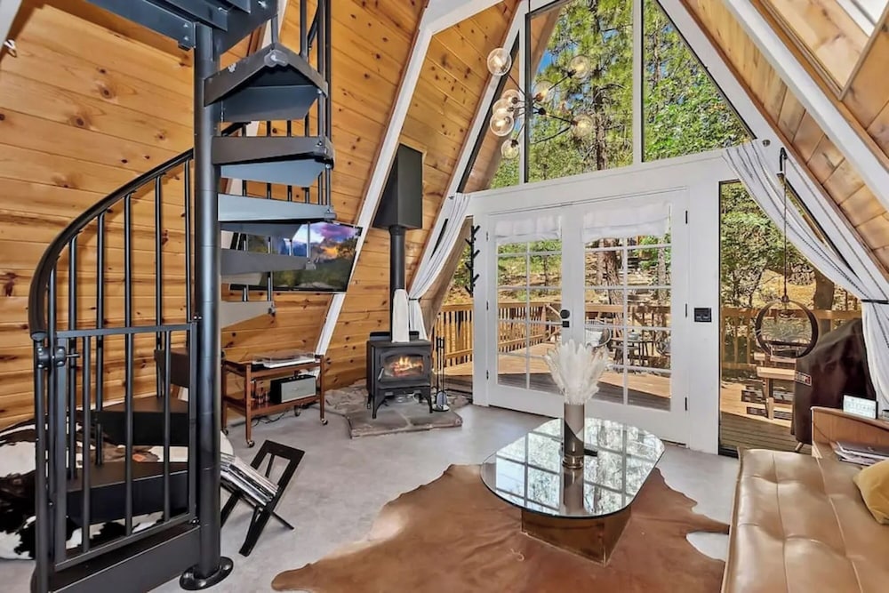 Signature Cabin, 2 Bedrooms, Kitchen, Mountain View photo 1