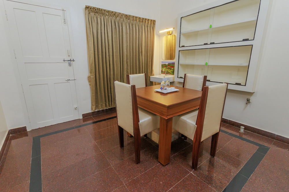 Family Room - Photo 4