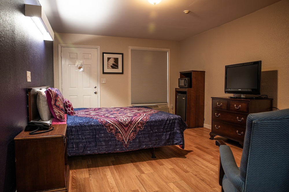 Single Room, 1 King Bed - Photo 8