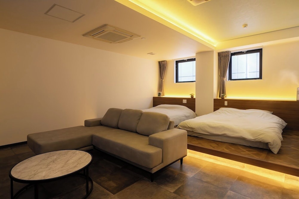 Deluxe Suite, 2 Queen Beds, Private Bathroom, Annex Building