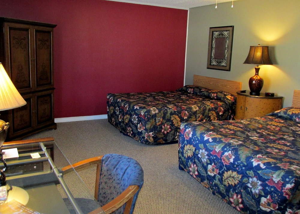 Deluxe Double Room, 2 Queen Beds, Refrigerator & Microwave photo 1